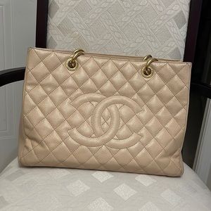 Chanel leather purse